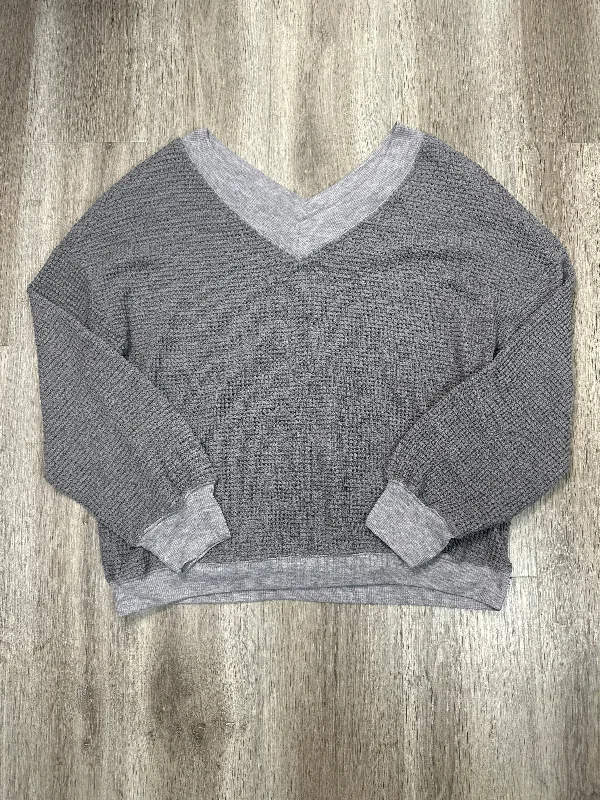 Top Long Sleeve By Listicle In Grey, Size: L